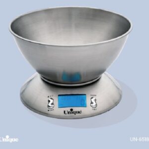 ترازو آشپزخانه یونیک استیل کاسه دار مدل6518  قابلیت اندازه گیری تا 5 کیلو،دارای صفحه دیجیتالی میباشد. ترازوی آشپزخانه یونیک یک الزام مطلق برای هر آشپزخانه است،ترازو فقط برای همه جادوگران شیرینی پزی نیست. آن ابزار لازم برای هر آشپزی جدی هست، به ویژه برای تعیین نسبت یا وعده های غذایی. اگر دوست دارید  یک رژیم اصولی را دنبال کنید حتما به این ترازو دقیق  یونیک نیاز پیدا میکنید. حتی در زندگی روزمره، دم کردن قهوه با یک ترازو بسیار آسان‌تر می‌شود و به شما این امکان را می‌دهد که پیمانه‌های دانه‌ها و فنجان‌های آب را فراموش کنید و فقط آن را بر حسب گرم اندازه بگیرید. یک ترازو عالی باید قبل از هر چیز دقیق باشد، اما همچنین تمیز کردن آن آسان باشد، به طور مستقیم طراحی شده باشد، خواندن آن ساده باشد و ذخیره آن راحت باشد. اینها ویژگی های ترازو آشپزخانه یونیک هستند که باعث می شوند هر بار که گوشت را برای همبرگر تقسیم می کنید یا یک دسته از ماکارونی تازه می پزید، به یک مقیاس دست پیدا کنید. تمیز کردن آسان ترازو شپزخانه یونیک، جایی که فرصت های زیادی برای آشفتگی وجود دارد، کلید اصلی است. بسیاری از ترازوهای آشپزخانه دارای دکمه‌ها یا نمایشگرهایی هستند که لبه‌های آن مهر و موم نشده است، و این امکان را افزایش می‌دهد که به سرعت آن‌ها را با آرد و روغن پاک‌سازی کنند، بنابراین تمیز کردن آن‌ها غیرممکن می‌شود. ما به مدل هایی با دکمه های مهر و موم شده و شکاف های کمتری برای گیر افتادن غذا در داخل ترجیح دادیم. امکانات ترازو یونیک مدل6516: 1-اندازه گیری وزن و حجم اب و شیر 2-دارای دو واحد اندازه گیری وزن:گرم و پوند،اونس>قابل تبدیل 3-دارای دو واحد اندازه گیری حجم: میلی لیتر و فلوز>قابل تبدیل 4-نمایش افت توان باتری و نمایش اضافه بار روی ترازو 5-دارای سنسور فشار سنج با دقت بالا 6-قابلیت صفر کردن ترازو جهت وزن کشی جدیدZero__Tare 7-خاموش شدن خودکار ترازو آشپزخانه یونیک مدل6514هم مشاهده کنید ترازو آشپزخانه استیل