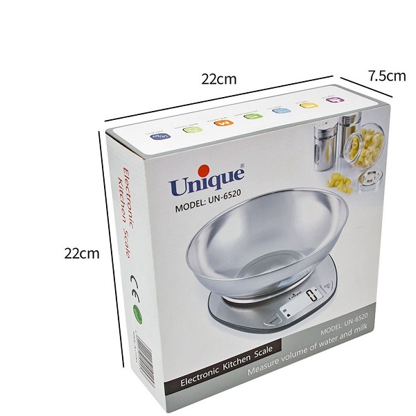 ترازو آشپزخانه یونیک مدل6520 قابلیت اندازه گیری تا 5 کیلو،دارای صفحه دیجیتالی میباشد. ترازوی آشپزخانه یونیک یک الزام مطلق برای هر آشپزخانه است،ترازو فقط برای همه جادوگران شیرینی پزی نیست. آن ابزار لازم برای هر آشپزی جدی هست، به ویژه برای تعیین نسبت یا وعده های غذایی. اگر دوست دارید یک رژیم اصولی را دنبال کنید حتما به این ترازو دقیق یونیک نیاز پیدا میکنید. حتی در زندگی روزمره، دم کردن قهوه با یک ترازو بسیار آسانتر میشود و به شما این امکان را میدهد که پیمانههای دانهها و فنجانهای آب را فراموش کنید و فقط آن را بر حسب گرم اندازه بگیرید. یک ترازو عالی باید قبل از هر چیز دقیق باشد، اما همچنین تمیز کردن آن آسان باشد، به طور مستقیم طراحی شده باشد، خواندن آن ساده باشد و ذخیره آن راحت باشد. اینها ویژگی های ترازو آشپزخانه یونیک هستند که باعث می شوند هر بار که گوشت را برای همبرگر تقسیم می کنید یا یک دسته از ماکارونی تازه می پزید، به یک مقیاس دست پیدا کنید. تمیز کردن آسان ترازو شپزخانه یونیک، جایی که فرصت های زیادی برای آشفتگی وجود دارد، کلید اصلی است. بسیاری از ترازوهای آشپزخانه دارای دکمهها یا نمایشگرهایی هستند که لبههای آن مهر و موم نشده است، و این امکان را افزایش میدهد که به سرعت آنها را با آرد و روغن پاکسازی کنند، بنابراین تمیز کردن آنها غیرممکن میشود. ما به مدل هایی با دکمه های مهر و موم شده و شکاف های کمتری برای گیر افتادن غذا در داخل ترجیح دادیم. امکانات ترازو یونیک مدل6520: 1-اندازه گیری وزن و حجم اب و شیر 2-دارای دو واحد اندازه گیری وزن:گرم و پوند،اونس>قابل تبدیل 3-دارای دو واحد اندازه گیری حجم: میلی لیتر و فلوز>قابل تبدیل 4-نمایش افت توان باتری و نمایش اضافه بار روی ترازو 5-دارای سنسور فشار سنج با دقت بالا 6-قابلیت صفر کردن ترازو جهت وزن کشی جدیدZero__Tare 7-خاموش شدن خودکار