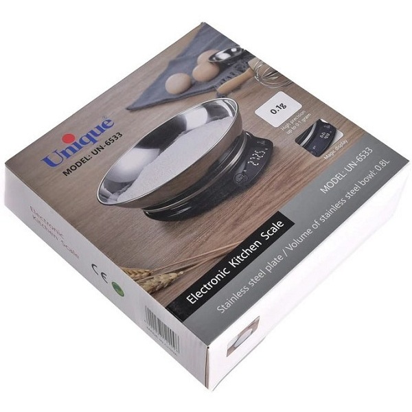 ترازو آشپزخانه یونیک مدل6533 قابلیت اندازه گیری تا 5 کیلو،دارای صفحه دیجیتالی میباشد. ترازوی آشپزخانه یونیک یک الزام مطلق برای هر آشپزخانه است،ترازو فقط برای همه جادوگران شیرینی پزی نیست. آن ابزار لازم برای هر آشپزی جدی هست، به ویژه برای تعیین نسبت یا وعده های غذایی. اگر دوست دارید یک رژیم اصولی را دنبال کنید حتما به این ترازو دقیق یونیک نیاز پیدا میکنید. حتی در زندگی روزمره، دم کردن قهوه با یک ترازو بسیار آسانتر میشود و به شما این امکان را میدهد که پیمانههای دانهها و فنجانهای آب را فراموش کنید و فقط آن را بر حسب گرم اندازه بگیرید. یک ترازو عالی باید قبل از هر چیز دقیق باشد، اما همچنین تمیز کردن آن آسان باشد، به طور مستقیم طراحی شده باشد، خواندن آن ساده باشد و ذخیره آن راحت باشد. اینها ویژگی های ترازو آشپزخانه یونیک هستند که باعث می شوند هر بار که گوشت را برای همبرگر تقسیم می کنید یا یک دسته از ماکارونی تازه می پزید، به یک مقیاس دست پیدا کنید. تمیز کردن آسان ترازو شپزخانه یونیک، جایی که فرصت های زیادی برای آشفتگی وجود دارد، کلید اصلی است. بسیاری از ترازوهای آشپزخانه دارای دکمهها یا نمایشگرهایی هستند که لبههای آن مهر و موم نشده است، و این امکان را افزایش میدهد که به سرعت آنها را با آرد و روغن پاکسازی کنند، بنابراین تمیز کردن آنها غیرممکن میشود. ما به مدل هایی با دکمه های مهر و موم شده و شکاف های کمتری برای گیر افتادن غذا در داخل ترجیح دادیم. امکانات ترازو یونیک مدل6533: 1-اندازه گیری وزن و حجم اب و شیر 2-دارای دو واحد اندازه گیری وزن:گرم و پوند،اونس>قابل تبدیل 3-دارای دو واحد اندازه گیری حجم: میلی لیتر و فلوز>قابل تبدیل 4-نمایش افت توان باتری و نمایش اضافه بار روی ترازو 5-دارای سنسور فشار سنج با دقت بالا 6-قابلیت صفر کردن ترازو جهت وزن کشی جدیدZero__Tare 7-خاموش شدن خودکار
