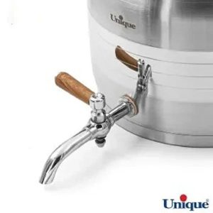 کتری  و قوری استیل یونیک مدل7291 از فولاد ضد زنگ درجه مواد غذایی ساخته شده است، بادوام برای استفاده. استیل18/10 ضد زنگ تضمین می کند که این کتری در برابر زنگ زدگی و خوردگی مقاوم است و هر سطحی که در معرض آب و ذرات غذا قرار می گیرد به عنوان ایمن برای مواد غذایی گواهی می شود. قوری چینی یونیک مخصوص ساخته شده: قوری چینی یونیک شعله مستقیم با درب و صافی به طور موثر آب را برای چای سبز، چای اولانگ، چای سفید، چای سرد سیاه، چای گیاهی، قهوه فرانسوی یا سایر نوشیدنی‌هایی که دوست دارید می‌جوشانید، میل شما را برطرف می‌کندتا صبحانه یا چای خود را با شادی نوش جان کنید. حتی کوچکترین جزئیات آشپزخانه شما شایسته درخشش است! این کتری و قوری استیل یونیک از فولاد ضد زنگ قابل توجه برای طراحی بادوام و ظاهری مات ساخته شده است. چه برای قهوه صبح خود از آن استفاده کنید و چه برای یک فنجان چای دنج عصرگاهی، یک کتری باکیفیت جزء اصلی هر خانواده مدرنی است. ظرفیت تا 5/5 لیتر و ظرفیت قوری800سی سی مناسب برای یک خانواده عاشق نوشیدنی های گرم. دسته  کتری و قوری استیل یونیک مقاوم در برابر حرارت دسته محکم به شما این امکان را می دهد که کتری چای را با دست خالی بگیرید بدون اینکه خطر سوختگی را تهدید کنید. شکل و طراحی ارگونومیک راحتی شما را برای بلند کردن، ریختن و پر کردن به حداکثر میرساند. برای جلوگیری از ذوب شدن دهانه یا تغییر رنگ بدنه کتری توسط شعله، لطفاً از آتش کم یا متوسط برای گرم کردن استفاده کنید. مد، سرگرمی و لذت” را به عنوان موقعیت اصلی خود در نظر می گیرد، با تمرکز بر زندگی شما به عنوان وظیفه خود، ایجاد یک تجربه زیبا و نهایی زندگی، و امیدواریم مشتریان ما گرمای “خانه” را دریافت کنند.