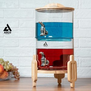 کلمن پذیرایی شیشه ای دو طبقه درب و پایه چوبی مدل پیانو آرکو برای نوشیدنی با ظرفیت بالا – ظرف شیشه ای کریستالی زیبا به شما امکان نمایش و سرو نوشیدنی های سرد را برای موارد مختلف می دهد. ظرفیت 4+4 لیتری برای دسته های بزرگ لیموناد، چای سرد، پانچ، نوشیدنی های مخلوط و …. کافی است یک لیوان را زیر لوله اکریلیک ضد نشتی کلمن شیشه ای دو طبقه قرار دهید، آن را با نوشیدنی مورد علاقه خود پر کنید و به سبک زیبای کانتری دستگاه پخش کننده نگاه کنید. شامل شیر کرومی و بدنه شیشه ای کریستالی ضخیم است که زیر نور خورشید می درخشد. درب محفظه هوا را بردارید، به راحتی مواد خود را داخل آن بریزید و در عرض چند ثانیه یک مرکز عملی (و زیبا!) ایجاد کنید. ساخت و ساز بادوام و طولانی مدت کلمن پذیرایی شیشه ای دو طبقه آرکو مدل پیانو شیشه ضخیم و بادوام. درب شیشه ای و لوله بدون چکه در موقعیت بهینه برای ریختن روی میز یا پیشخوان. قبل از استفاده، شیر کلمن را با هر دو واشر جانبی سفت کنید. سهولت تمیز کردن سریع و آسان کلمن پذیرایی شیشه ای دو طبقه درب بالا به راحتی برای پر کردن و پر کردن مجدد با یخ، مایعات، لیمو خرد شده، نعناع و سایر مواد در طول مهمانی برداشته می شود. وقتی برای تمیز کردن آماده هستید، به سادگی با دست بشویید، بگذارید خشک شود و برای دفعه بعد ذخیره کنید. کلمن پذیرایی شیشه ای دو طبقه  درب و پایه چوبی مدل پیانو آرکو جذاب دکور مرکزی یا بوفه عالی را برای تولدها، مهمانی های شام، تعطیلات، عروسی و رویدادهای فضای باز، مهمانی های استخر، پیک نیک و موارد دیگر می سازد. نوشیدنی‌ها و یخ‌ها را سرد نگه می‌دارد – هرگز اجازه ندهید مهمانان شما تشنه بمانند! مهر و موم هوا و عایق شیشه ضخیم تضمین می کند که نوشیدنی های یخی در طول مدت مهمانی شما تازه بمانند. فقط شستشو با دست؛ در ماشین ظرفشویی قرار ندهید. [سرویس 24 ساعته] کلمن پذیرایی شیشه ای دو طبقه درب و پایه چوبی آرکو توسط آرچه کالا ارسال می شود، و خدمات توسط آرچه کالا تدارکات، هنگامی که با مشکلی مواجه شدید، لطفا با ما تماس بگیرید،ما ظرف 24 ساعت به شما کمک خواهیم کرد. در عین حال، ما نیز پیشنهادات شما را می پذیریم، شما در بیان تجربه واقعی خود آزاد هستید، ما برای بهبود محصولات خود به شما تکیه خواهیم کرد.